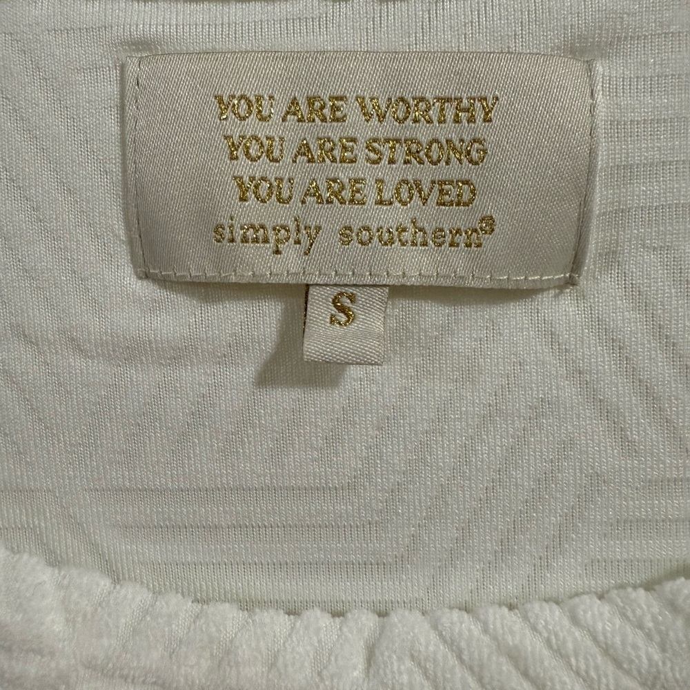 Simply Southern Women PJ Set Size Small Short Sleeve Top and Shorts White Small - Picture 3 of 3